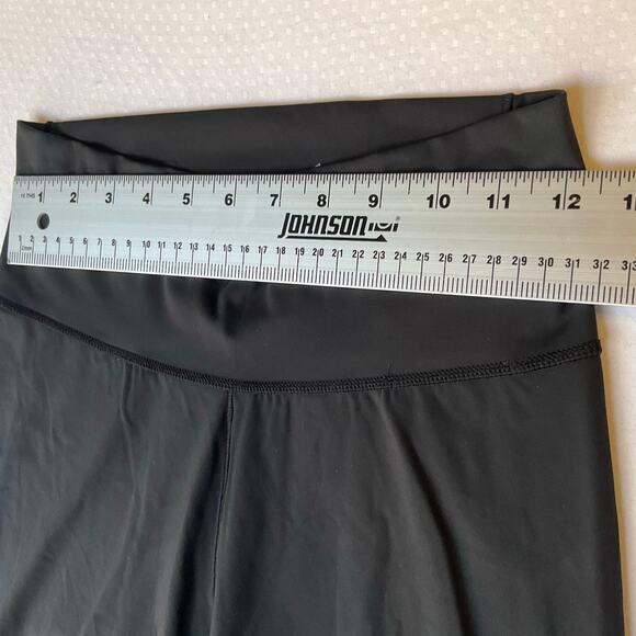 Adidas Women Cropped Leggings size M Black Stretchy Workout Yoga Casual Pants - Picture 2 of 9